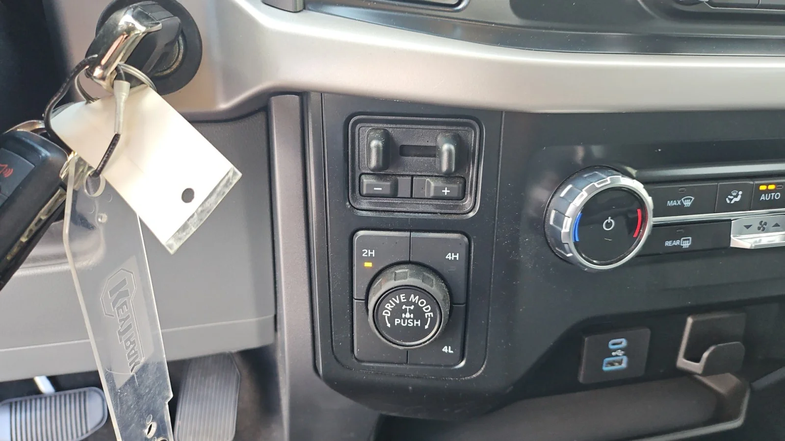 Used 2023 Blue Ford XLT image 23