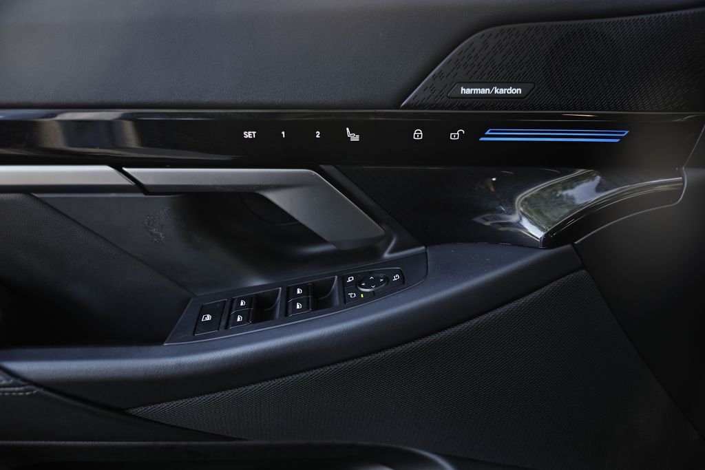 2025 BMW 5 Series 530i - Photo 14