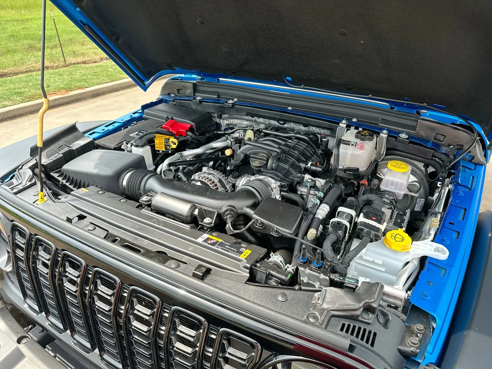Used 2024 Hydro Blue Pearl Coat Jeep Sport image 24
