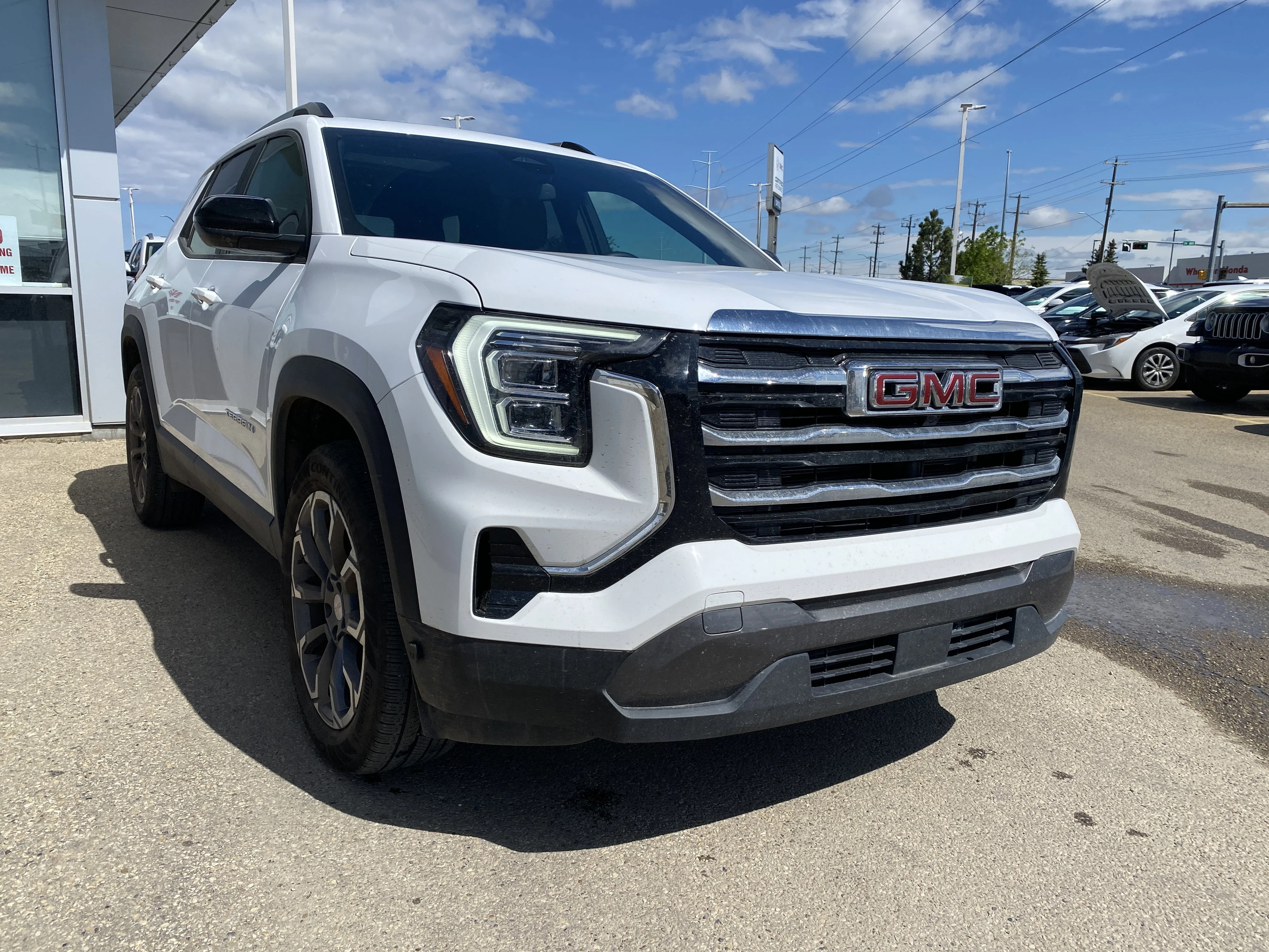 Certified Used 2026 White GMC AWD Elevation * PREMIUM PACKAGE * PANORAMIC SUNROOF * POWER TAILGATE image 6