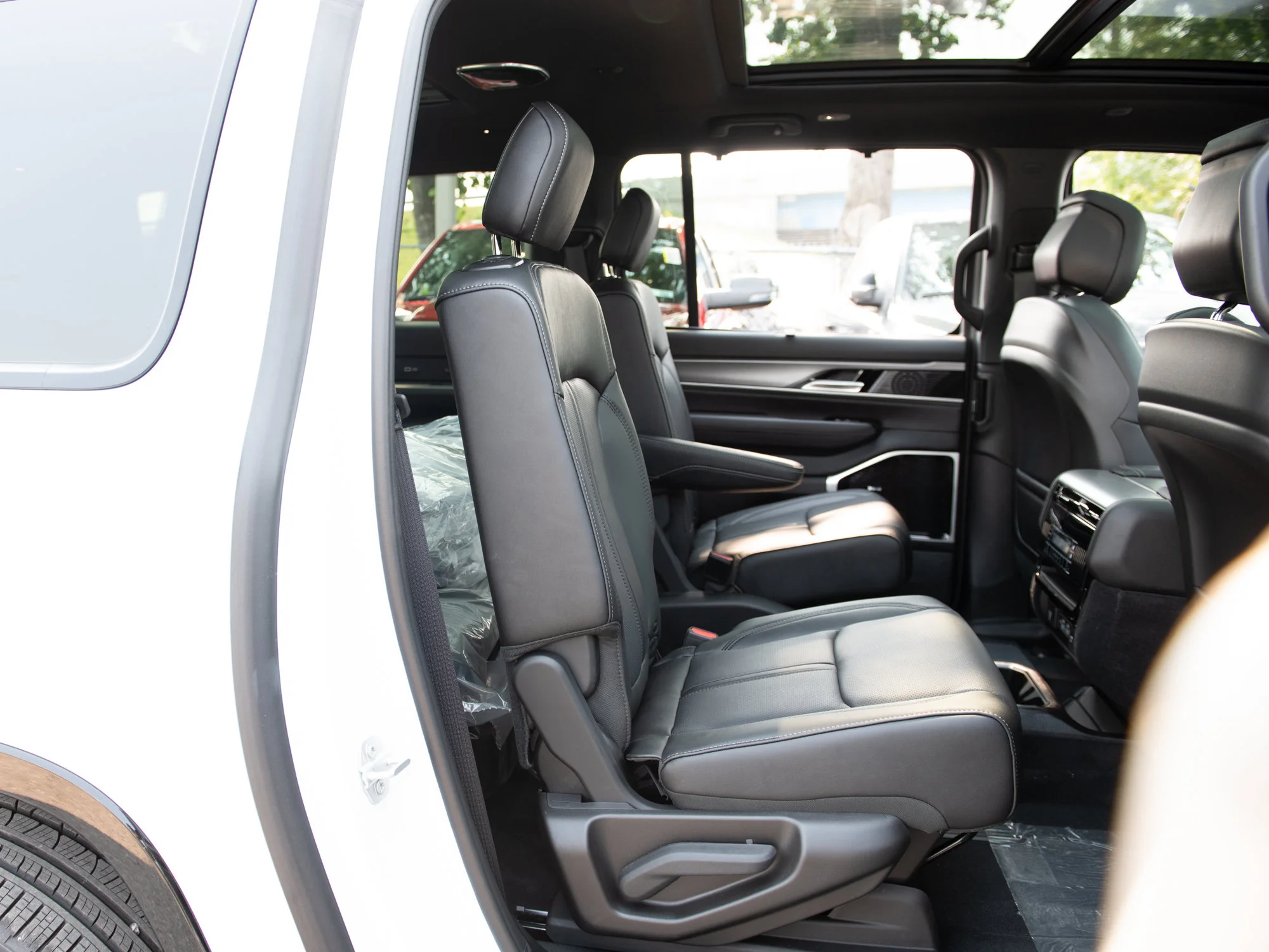 New 2026 White Jeep Limited Reserve* image 26