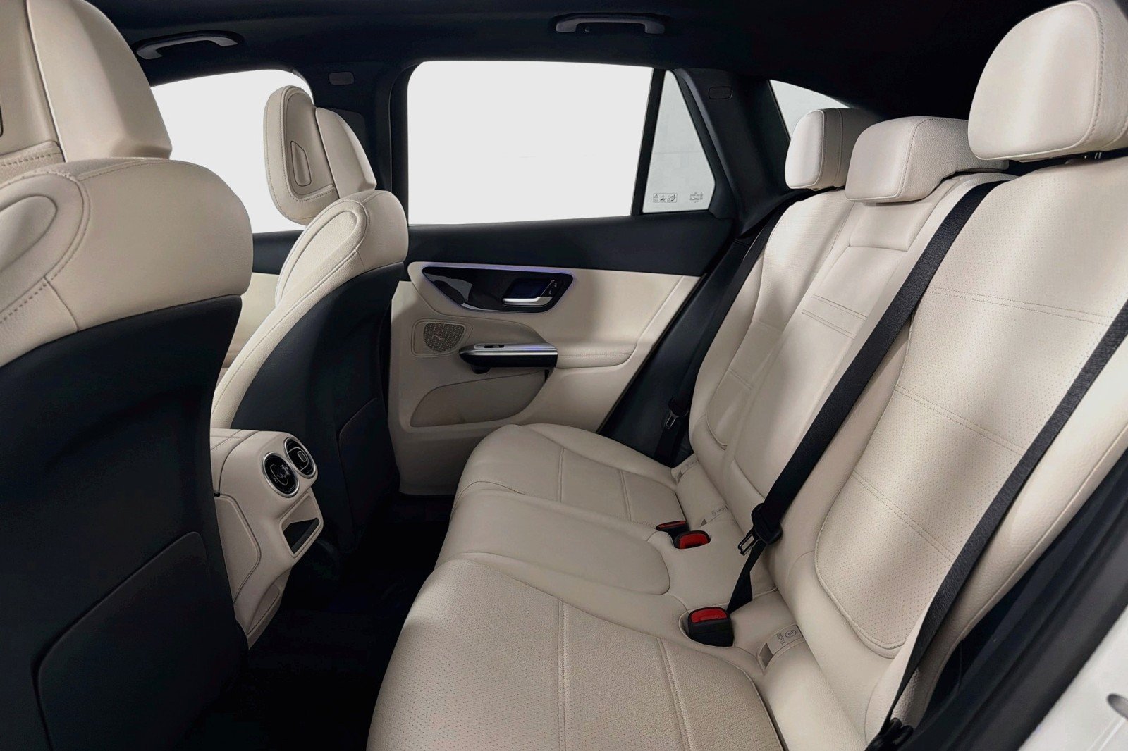 New 2026 Polar White Mercedes-Benz GLC 300 SUV image 7