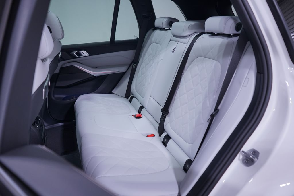 New 2026 Alpine White BMW xDrive50e image 8