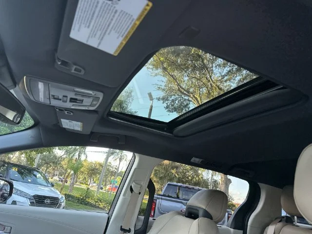 2021 Toyota Sienna XLE - Photo 22