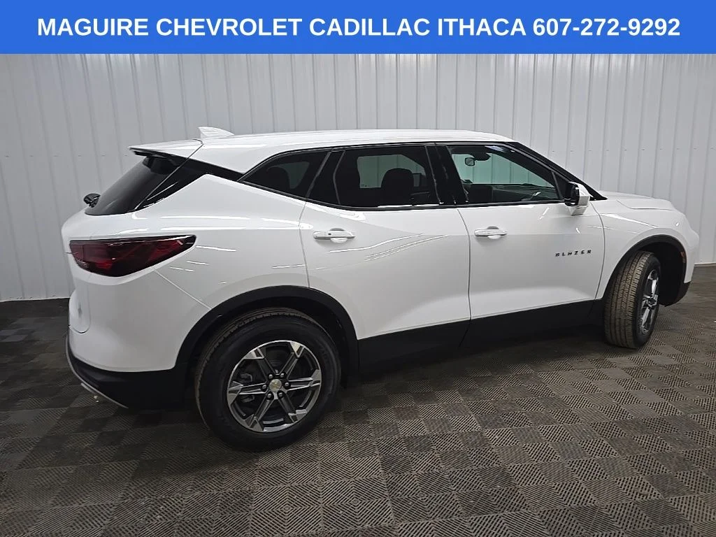 Used 2023 White Chevrolet LT image 3