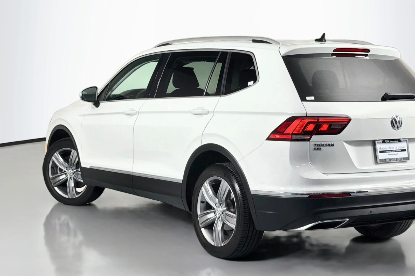 Used 2020 Pure White Volkswagen SEL image 16