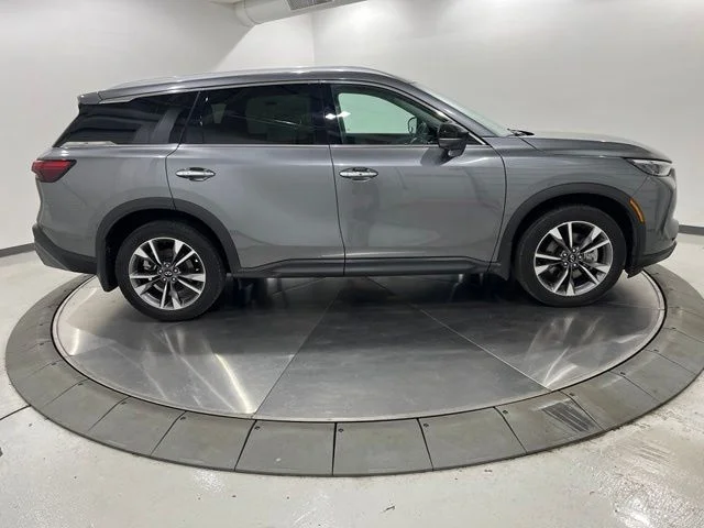 Used 2022 Gray INFINITI LUXE image 5