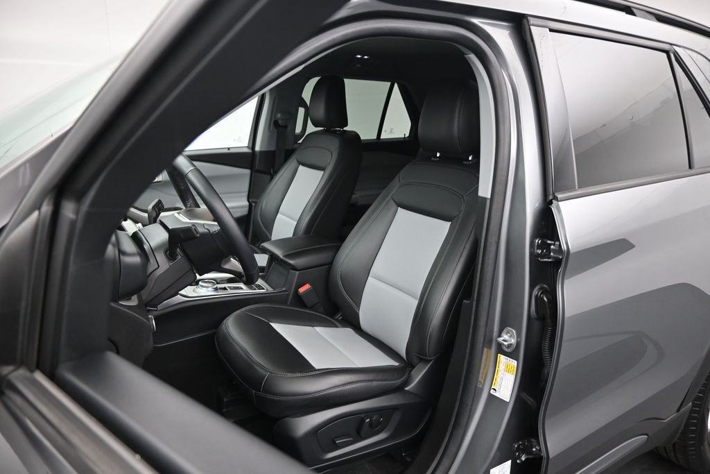 Used 2023 Gray Ford XLT image 9
