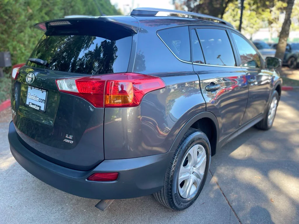 Used 2013 Magnetic Gray Metallic Toyota LE image 4