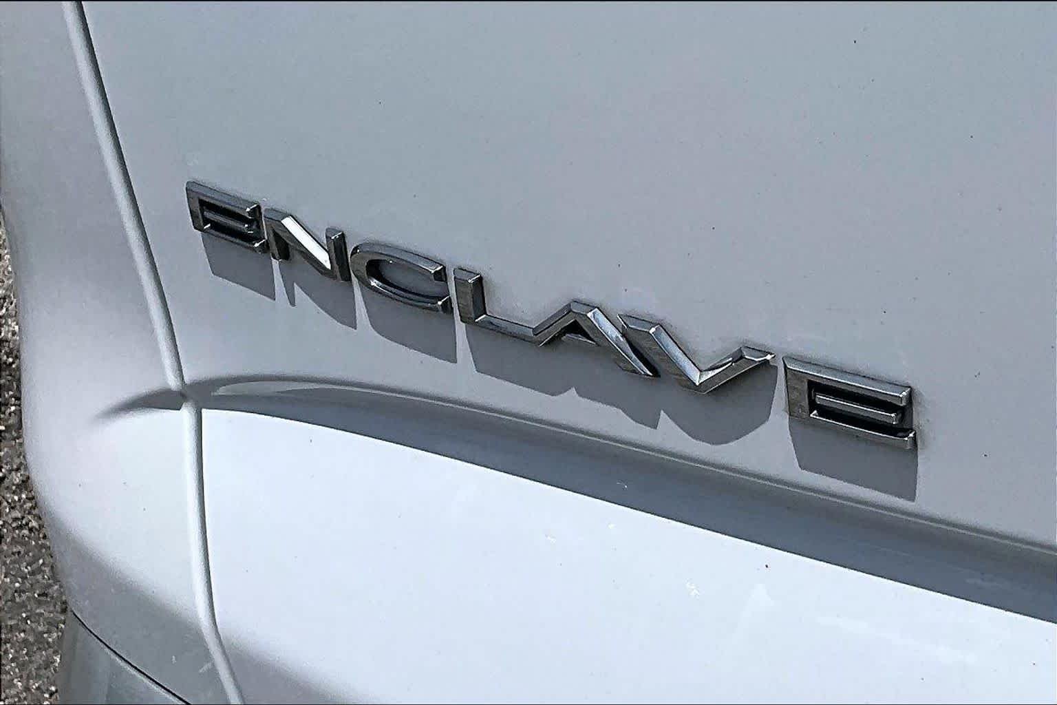 Used 2023 Summit White Buick Essence image 10