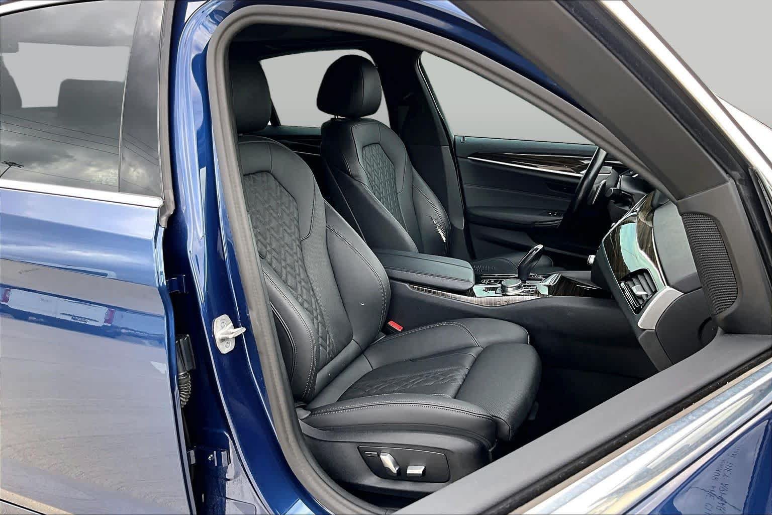 Used 2023 Phytonic Blue Metallic BMW 530i image 9