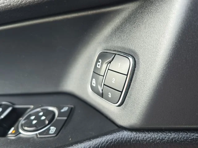 Used 2021 White Ford Limited image 28