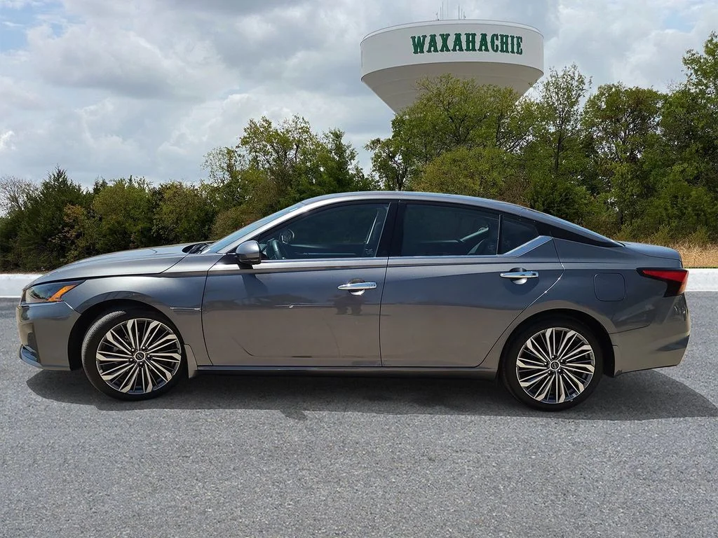 Used 2025 Gray Nissan 2.5 SL image 3