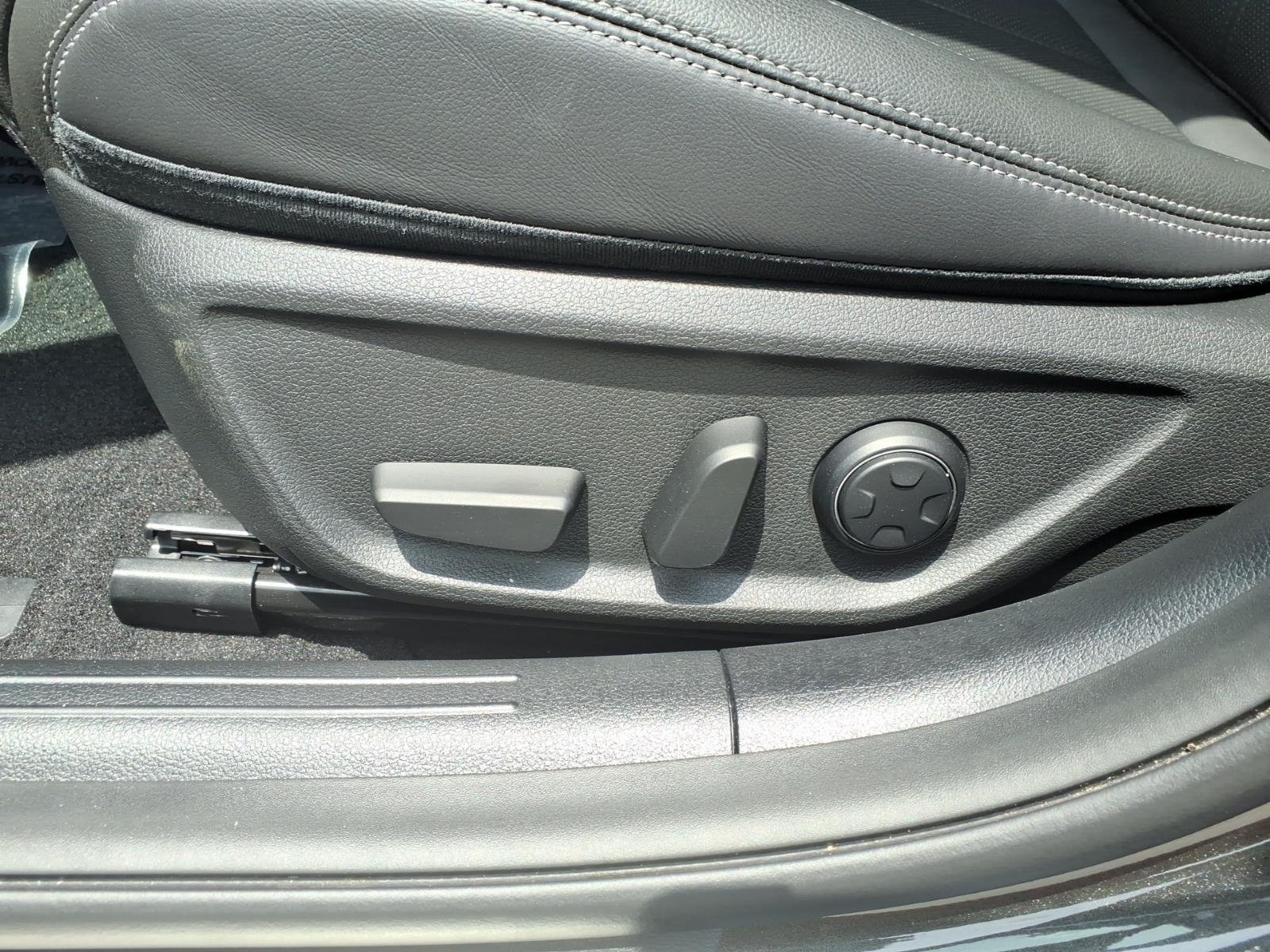2025 GENESIS G70 Standard - Photo 22