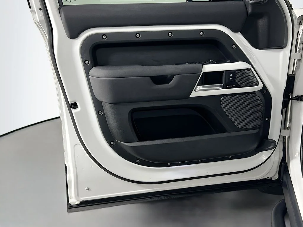 2023 Land Rover Defender S - Photo 18