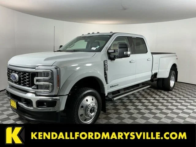 Used 2025  Ford Lariat image 1