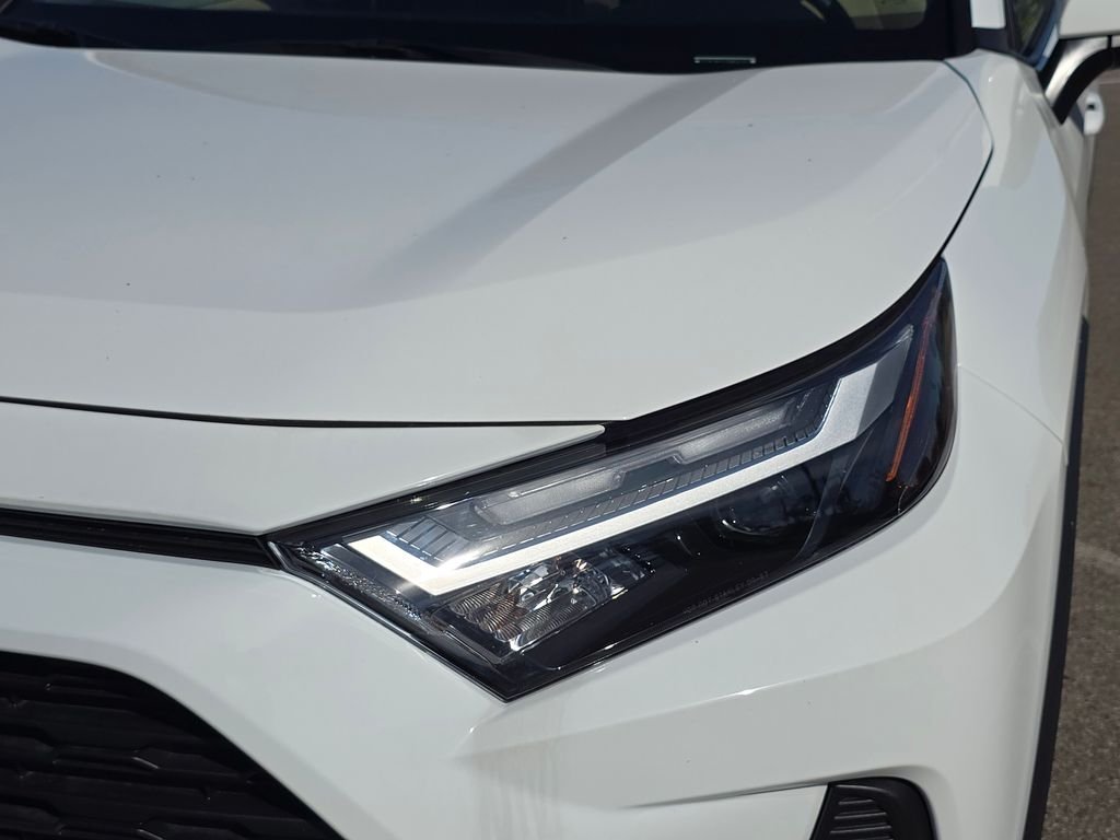 Used 2025 White Toyota XLE image 14