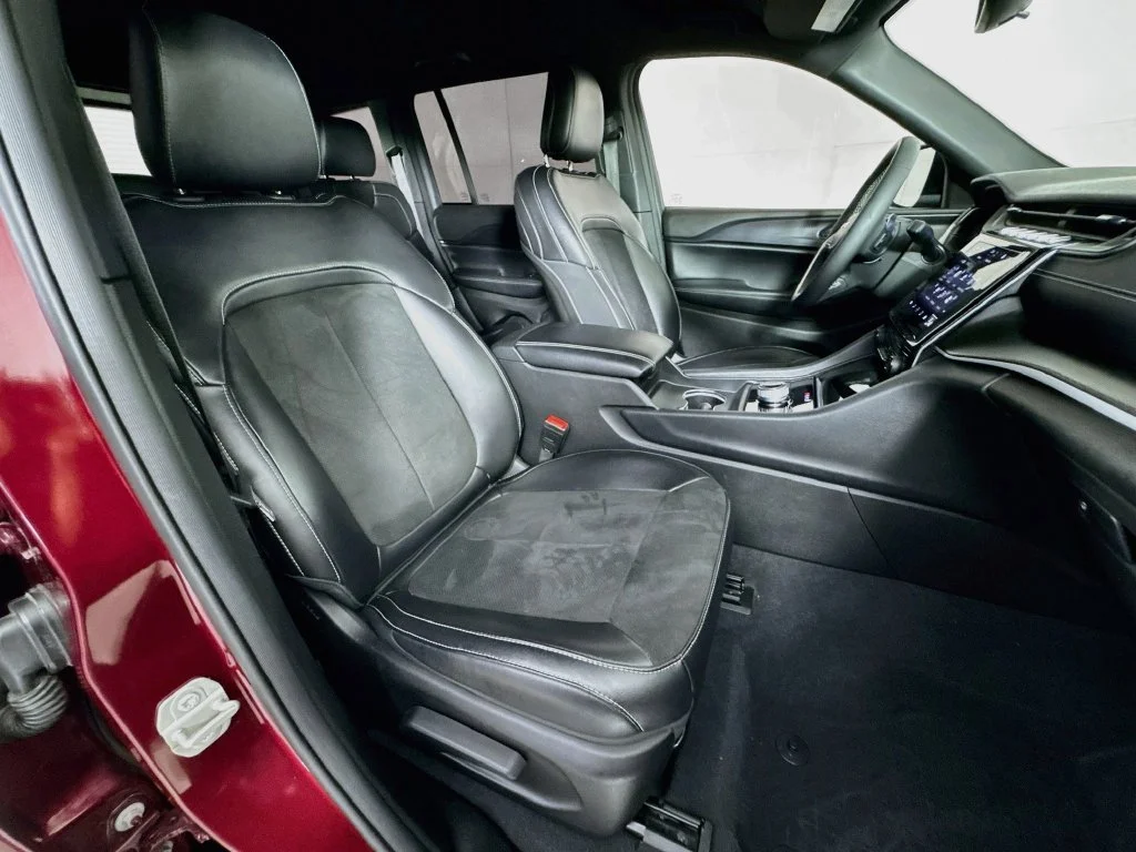 Used 2023 Red Jeep Altitude image 35