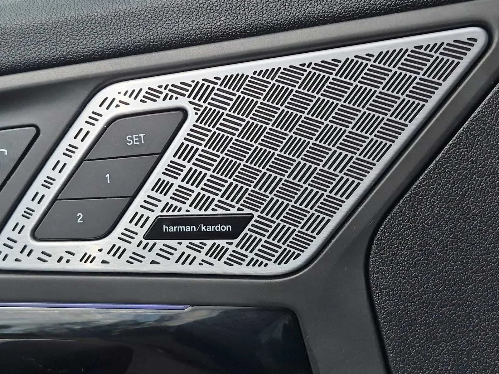 Used 2023 Black Sapphire Metallic BMW xDrive28i image 32
