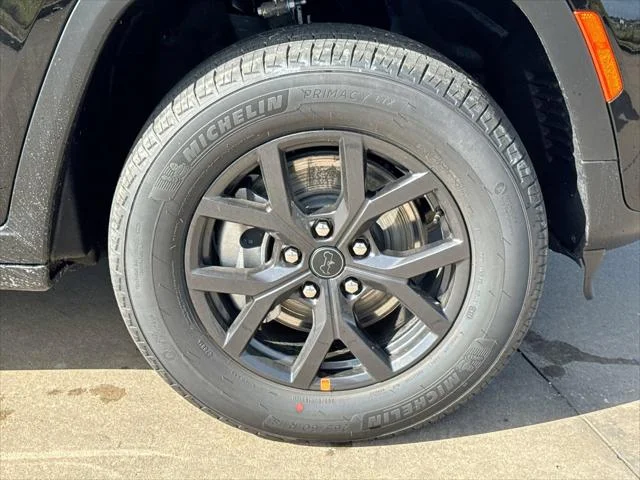 New 2027 High-Gloss Black Paint Jeep Laredo Altitude image 10