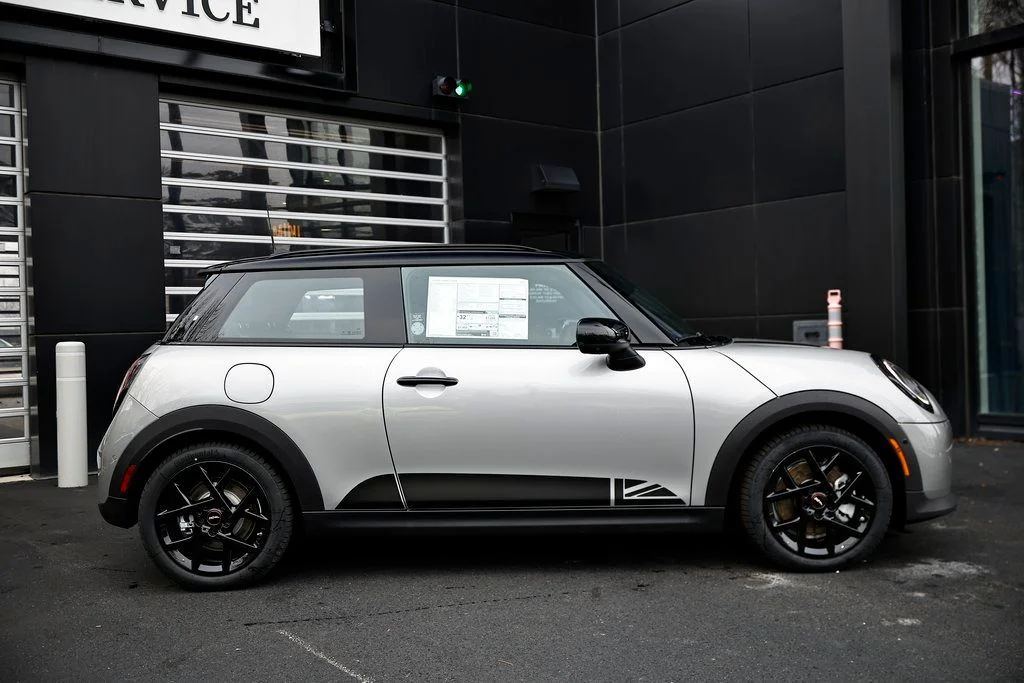 New 2026 Silver MINI Iconic image 4