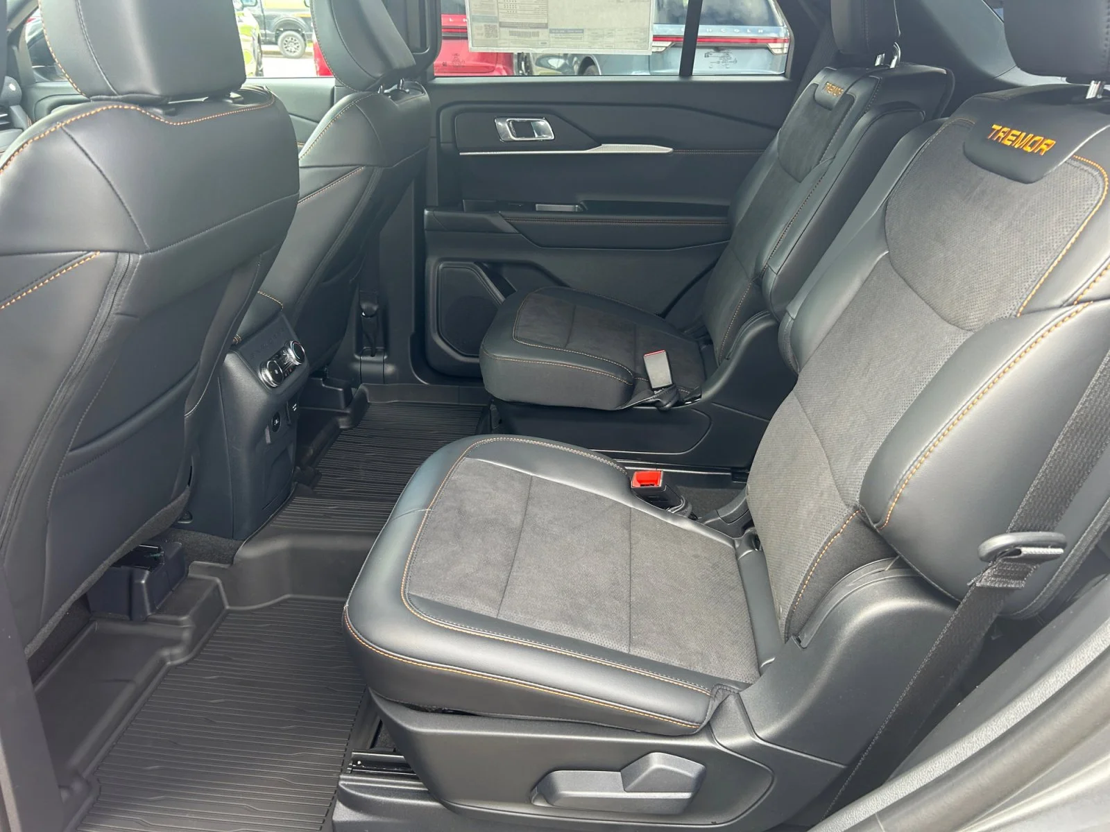 New 2026 Carbonized Grey Metallic Ford Tremor image 18