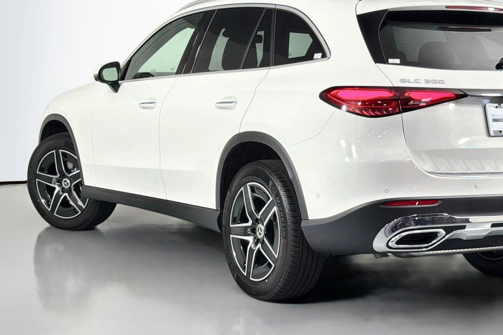 New 2026 Polar White Mercedes-Benz GLC 300 SUV image 14