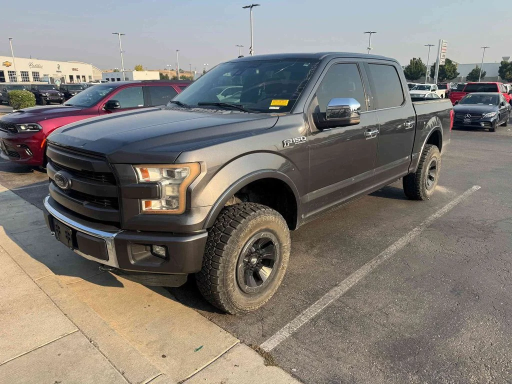 Used 2015  Ford Platinum image 2