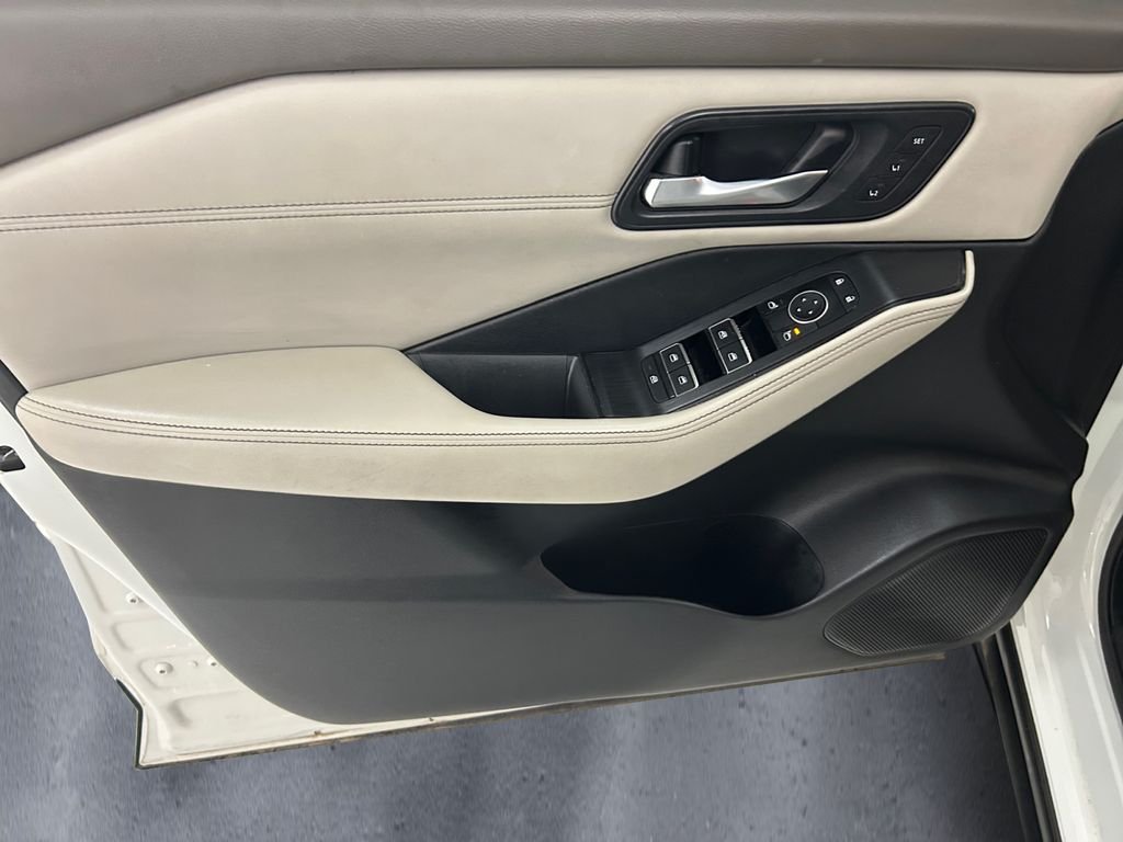 Used 2023 White Nissan SL image 12