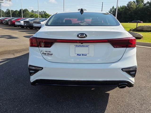 Used 2020 White Kia LXS image 9