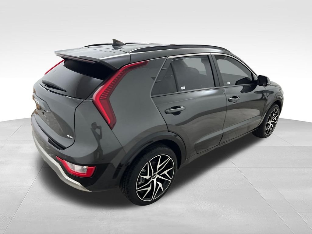 Used 2025 Gray Kia EX Touring image 5