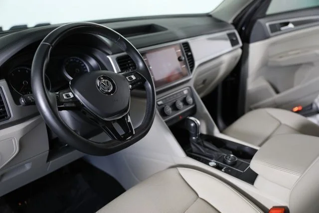 Used 2019 Black Volkswagen 3.6L V6 SE image 11