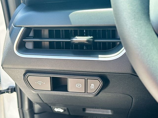 New 2026 Snow White Pearl Kia LX image 10