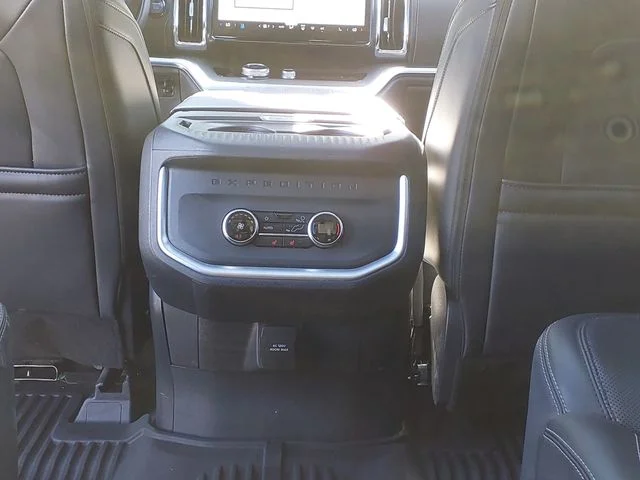 Used 2025  Ford Platinum image 29
