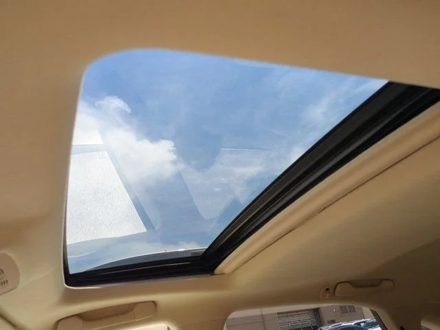 Used 2013 White Lexus 350 image 18