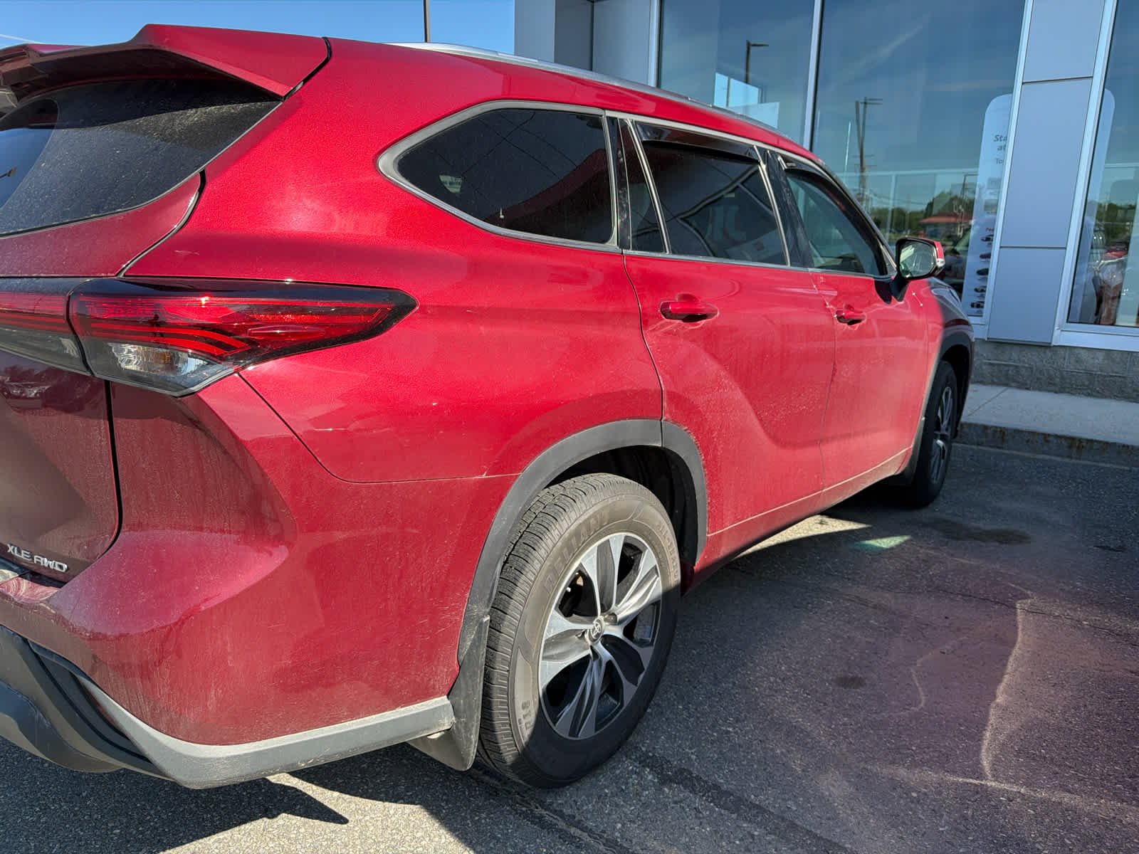 Used 2021 Ruby Flare Pearl Toyota XLE image 3