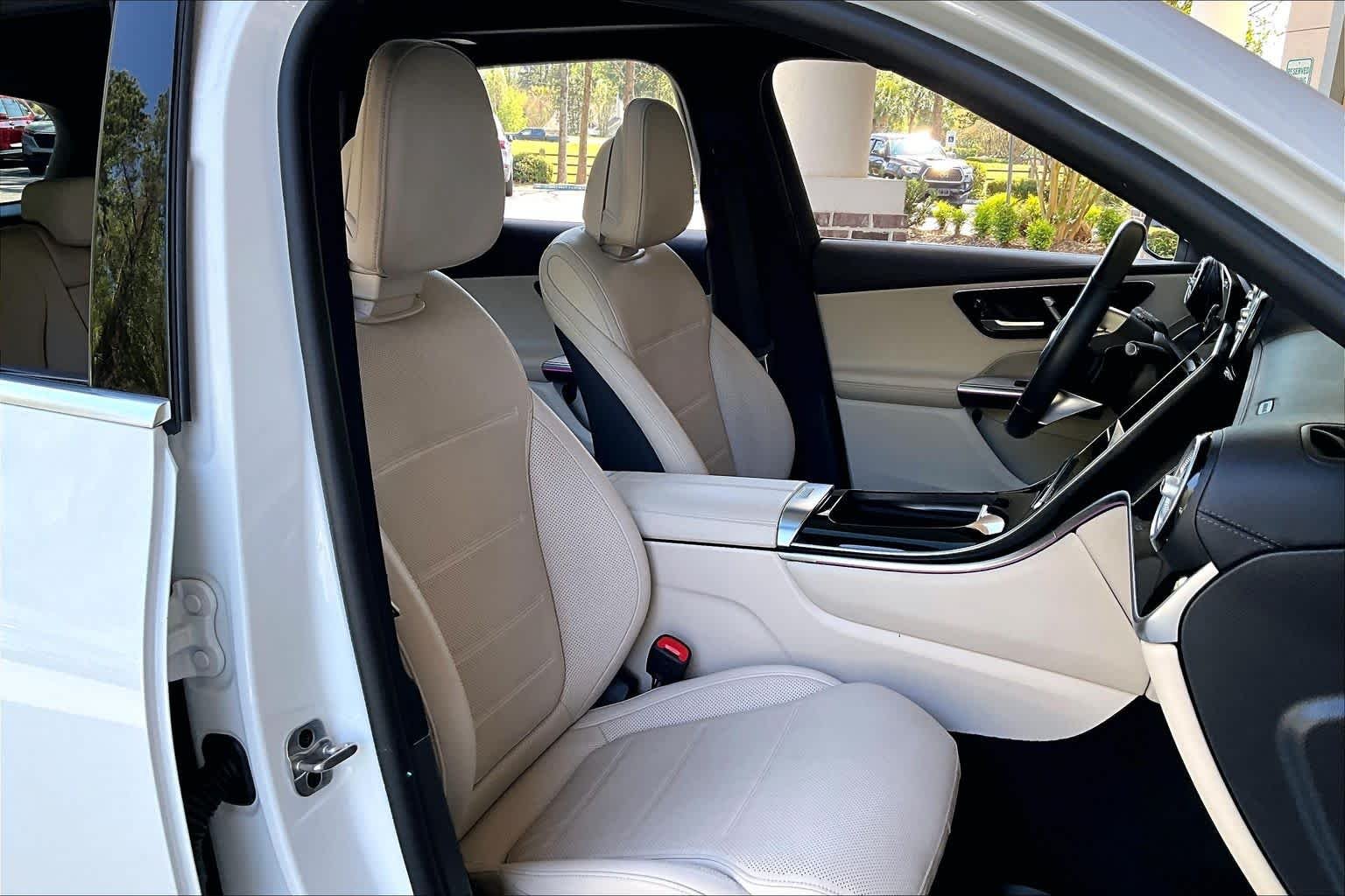 Used 2025 MANUFAKTUR Moonlight White Metallic Mercedes-Benz GLC 300 image 9