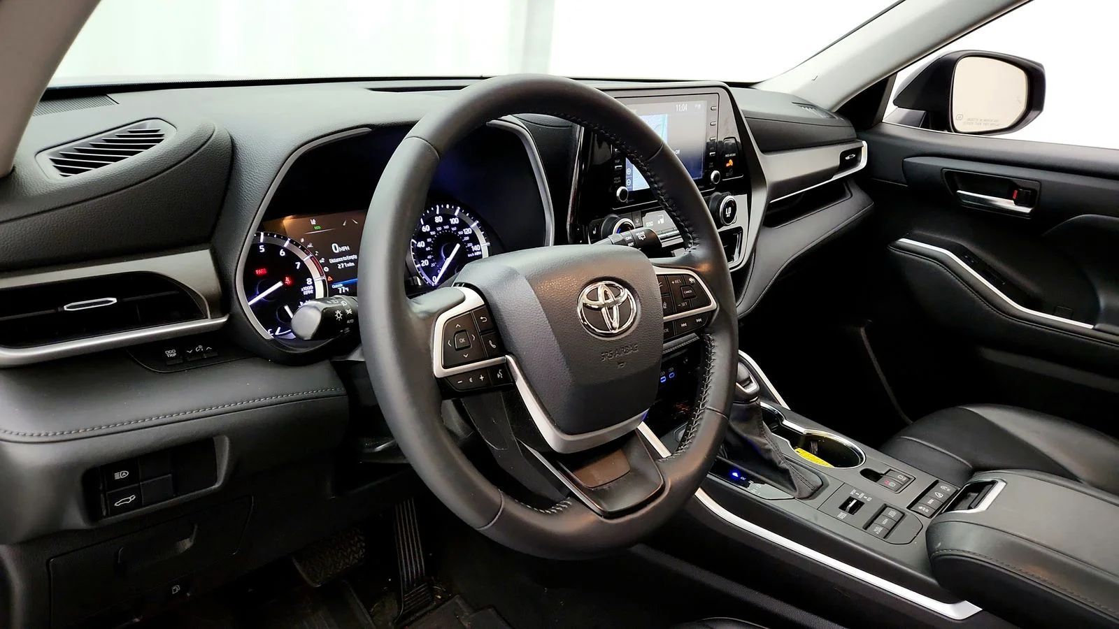 Used 2022  Toyota XLE image 25