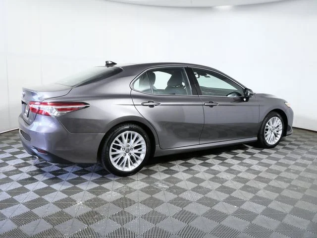 Used 2018 Gray Toyota XLE image 8