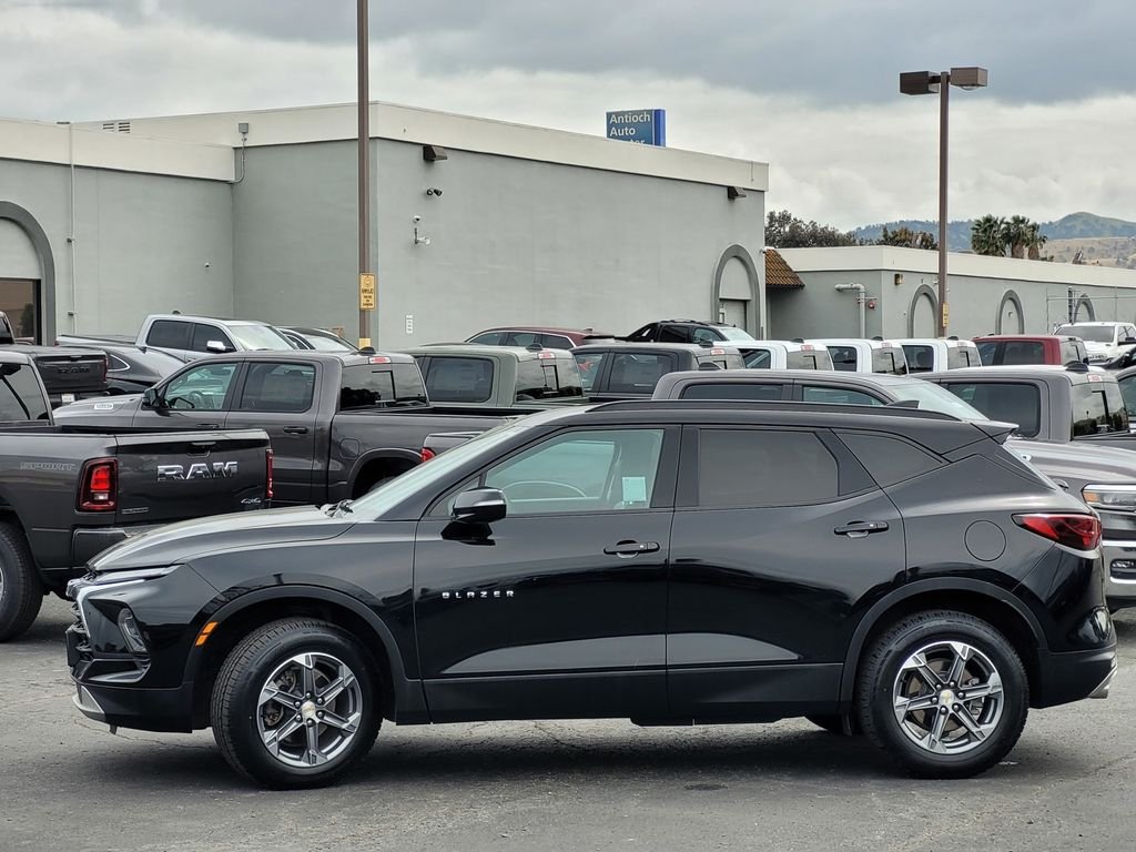 Used 2023 Black Chevrolet LT image 7