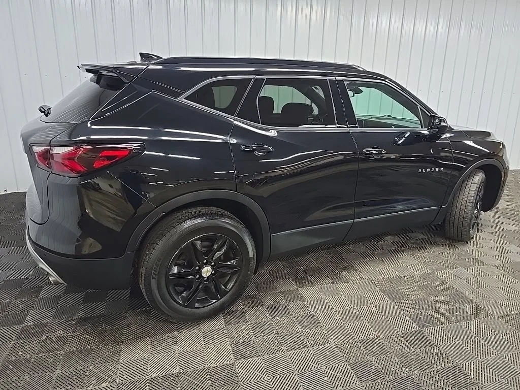 Used 2020 BLACK Chevrolet LT image 3
