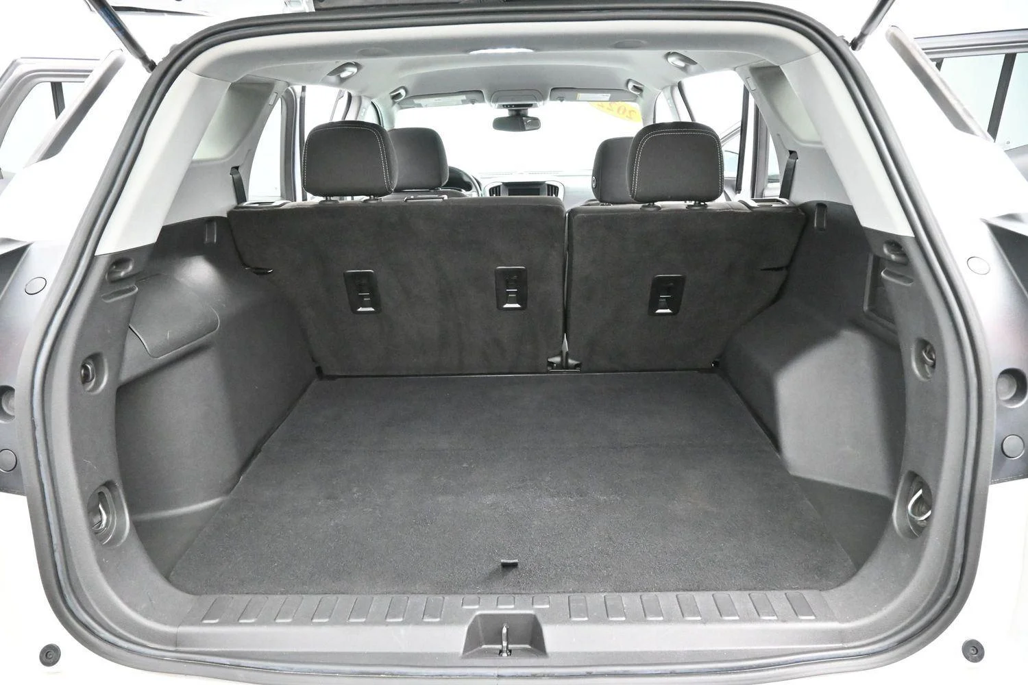 Used 2022 Summit White GMC SLE image 9