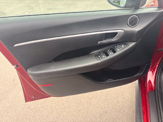 Used 2023 Red Hyundai SE image 12