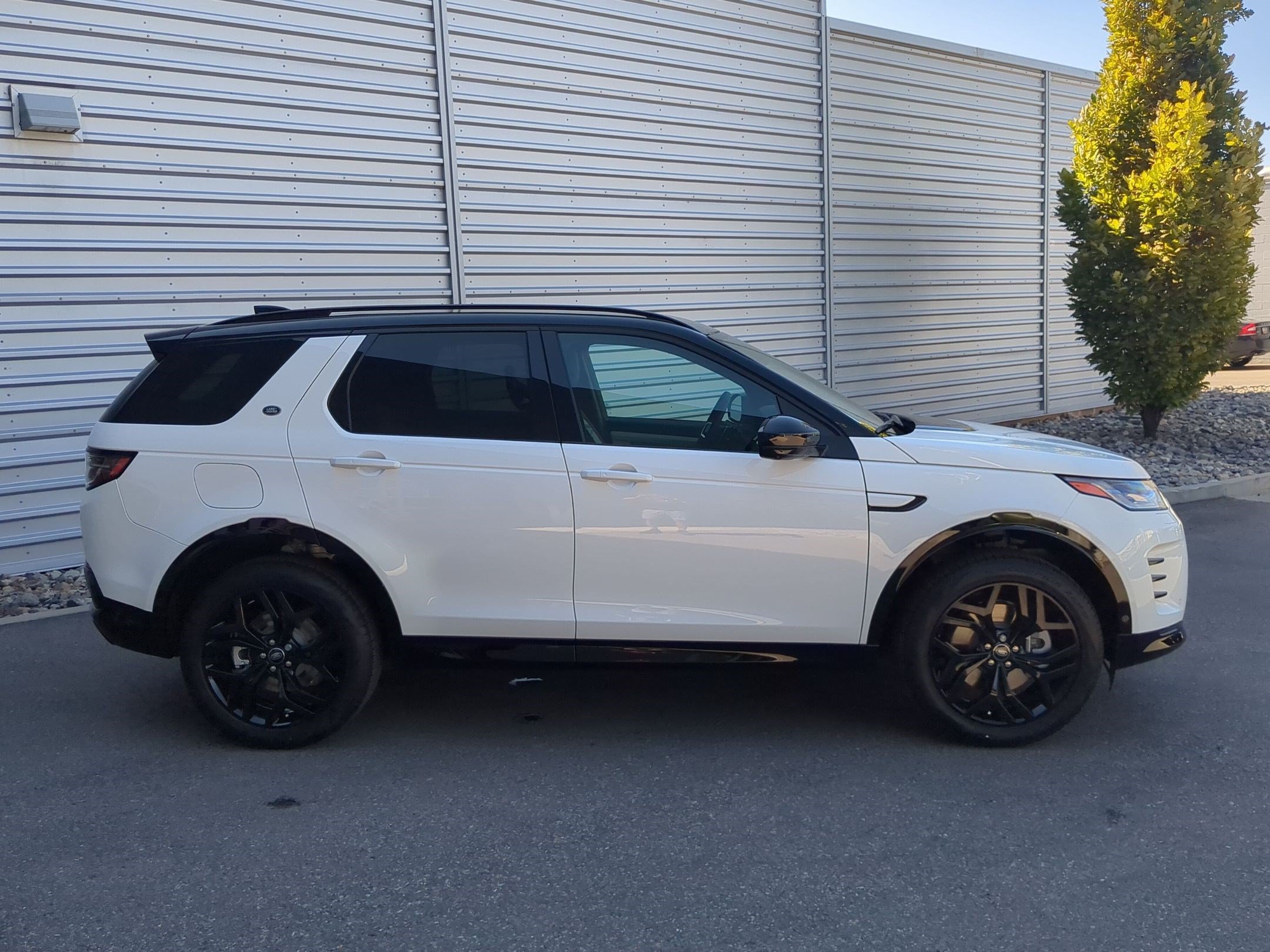 New 2026 Fuji White Land Rover Landmark image 4