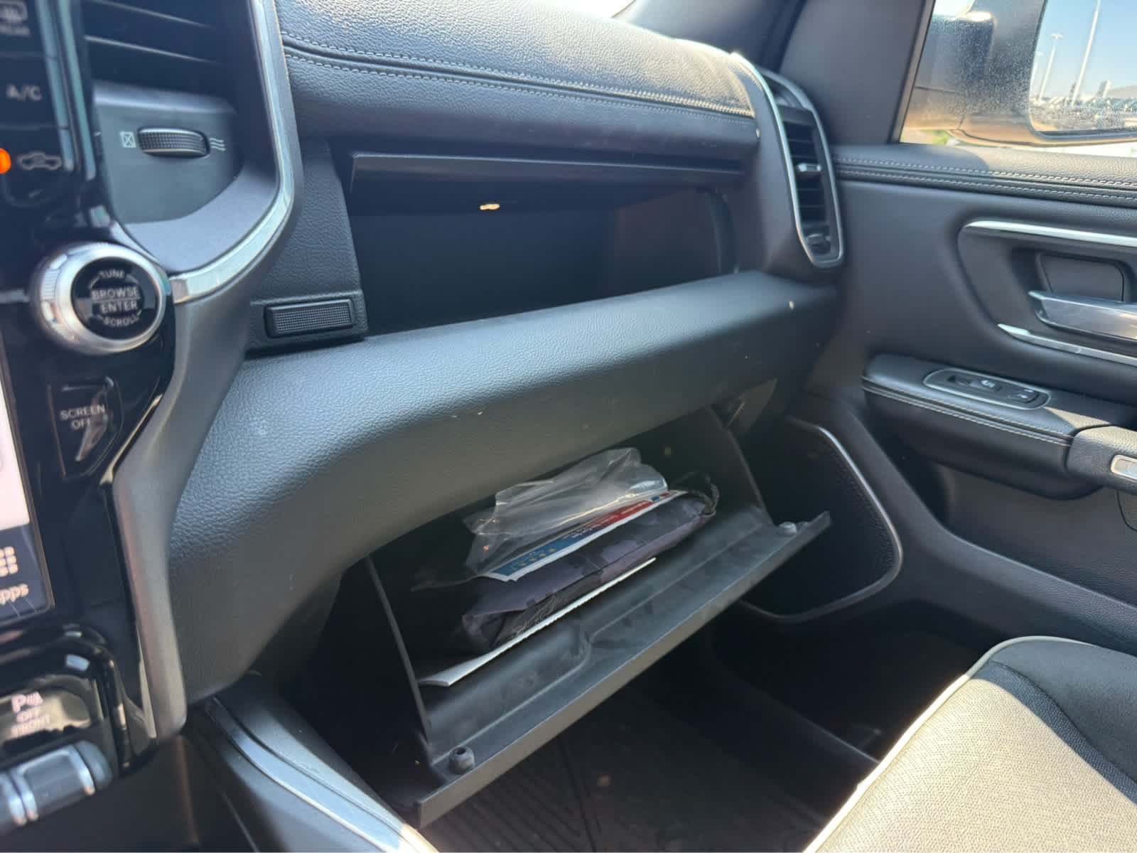 Used 2023 Billet Silver Metallic Clearcoat Ram Laramie image 28
