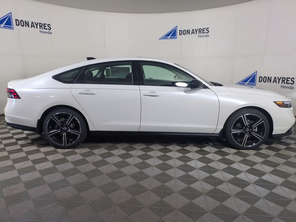New 2026 Platinum White Pearl Honda SE image 6