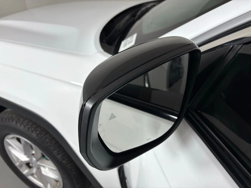 Used 2022 White Jeep Laredo image 13
