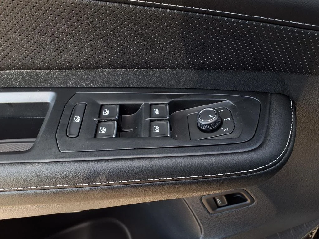 New 2026 Deep Black Pearl Volkswagen 2.0T SE w/Technology image 8