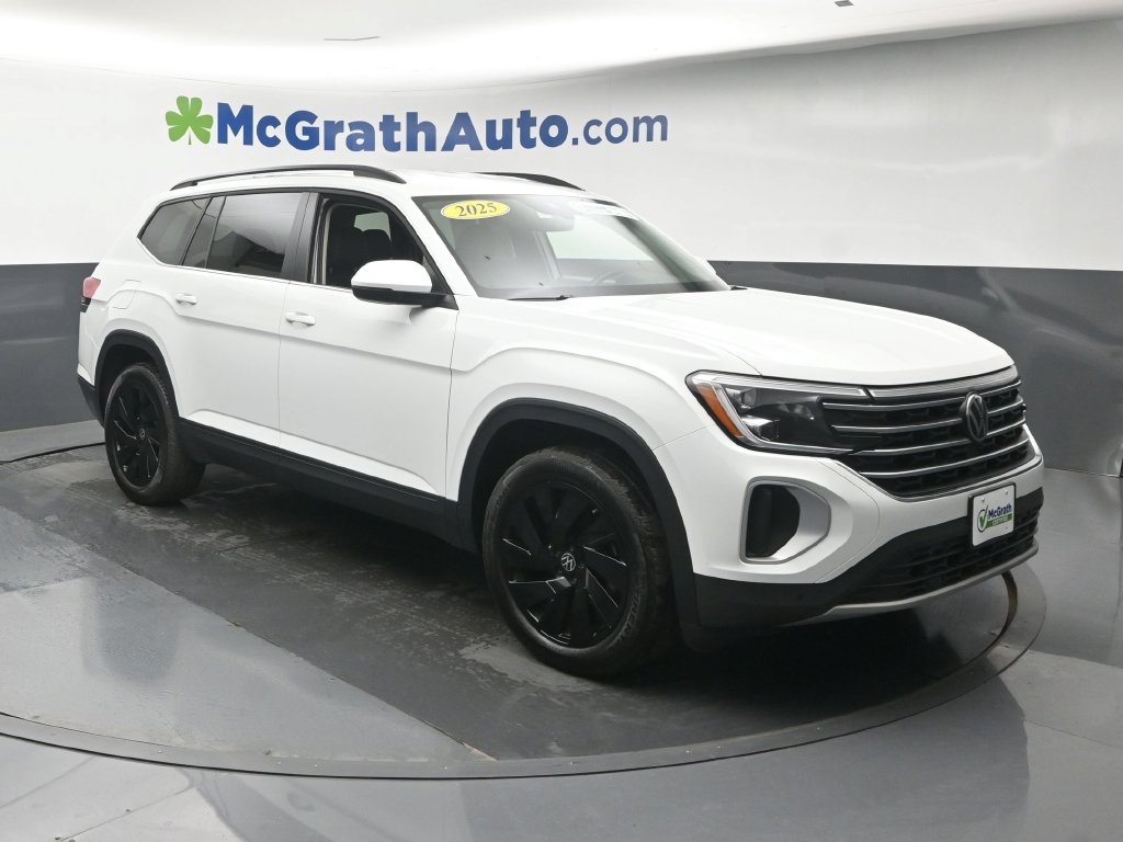 Used 2025 White Volkswagen 2.0T SE w/Technology image 2