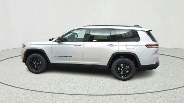 New 2026 Silver Zynith Exterior Paint Jeep Altitude image 5